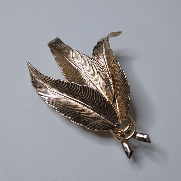 Vintage Metal 3 Feather Brooch - Picture 1 of 14